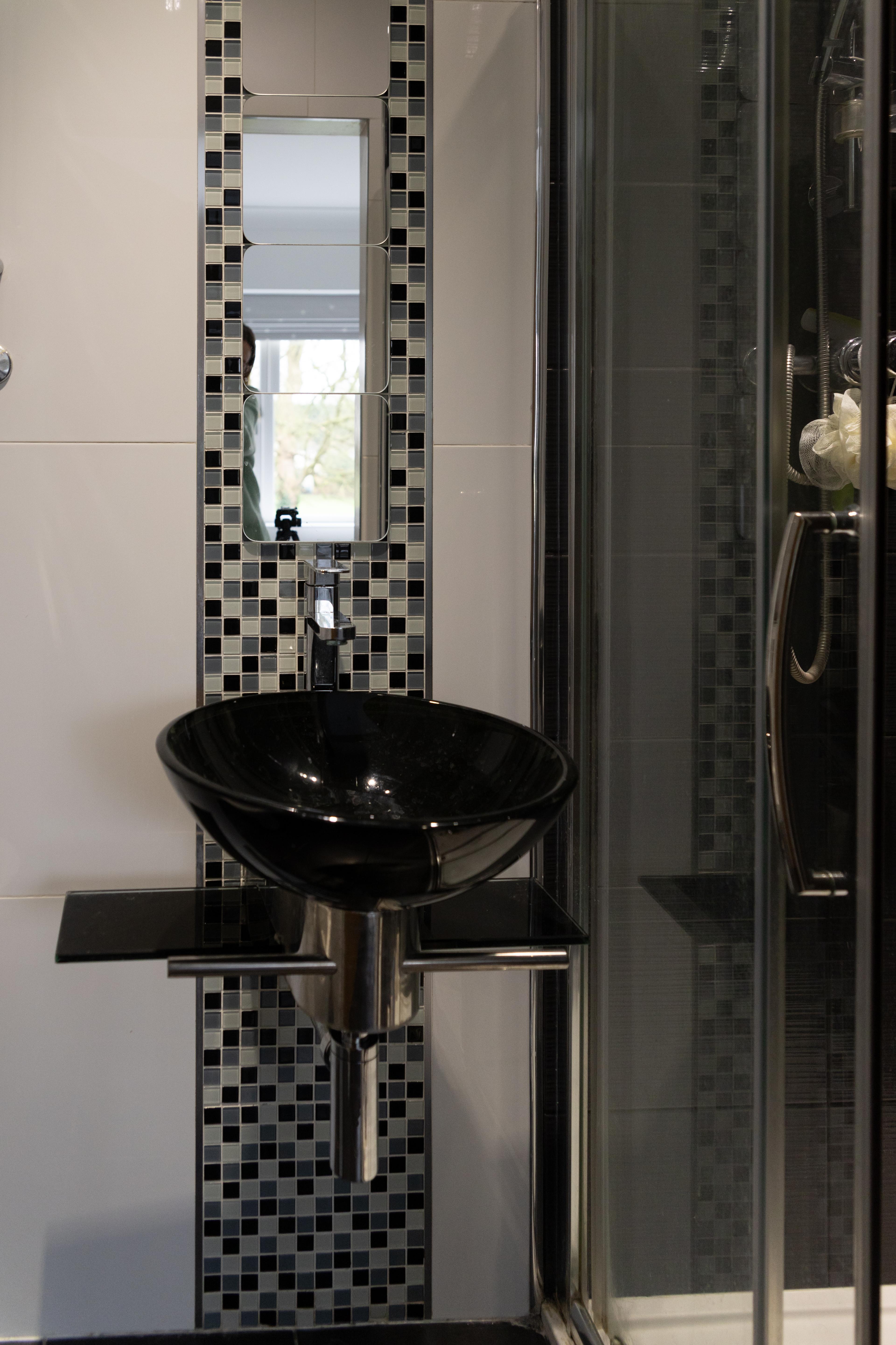 Children's room ensuite bathroom