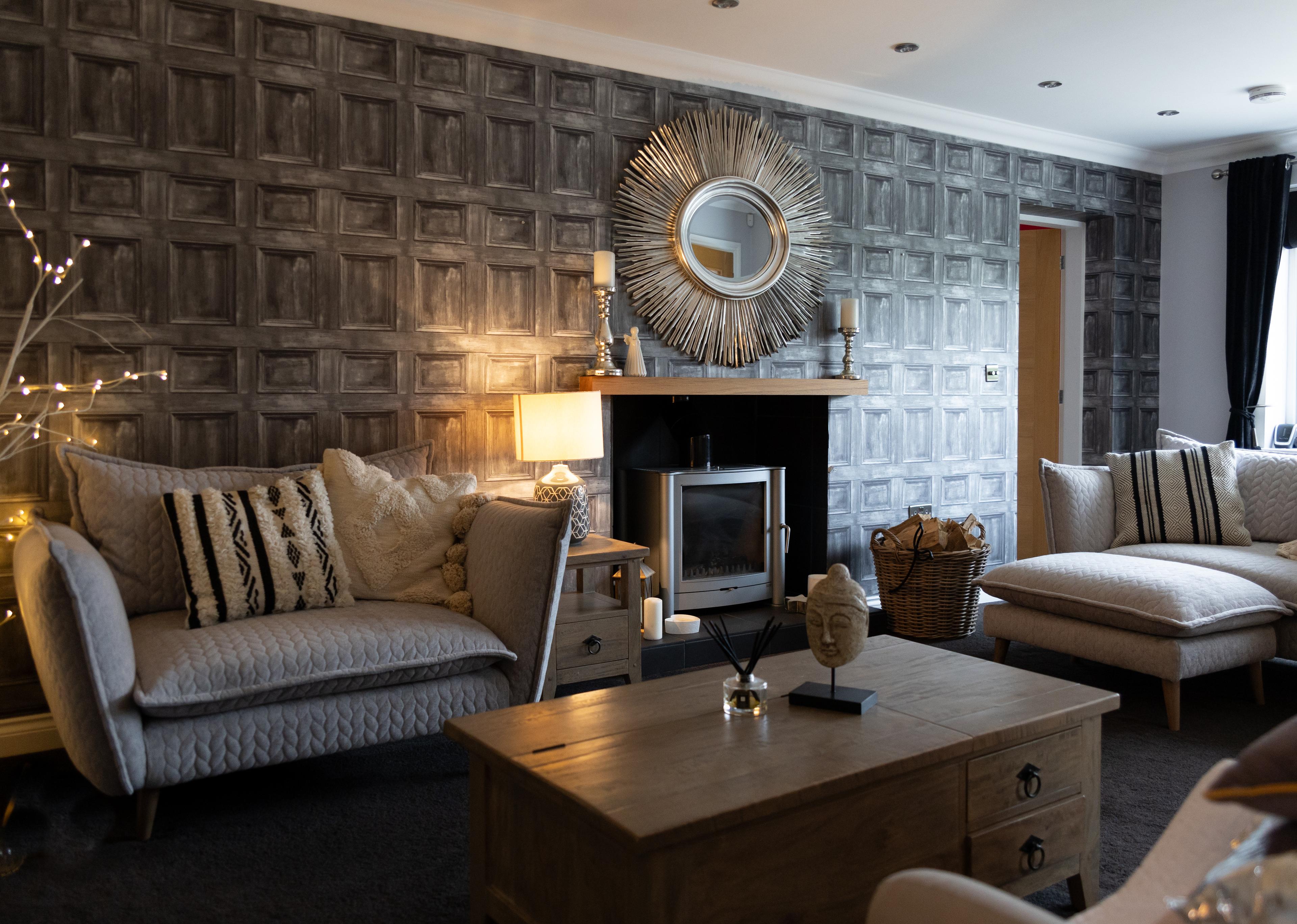 Elegant sitting room at The Luxury House with luxury furnishings, warm ambiance and sophisticated interior design