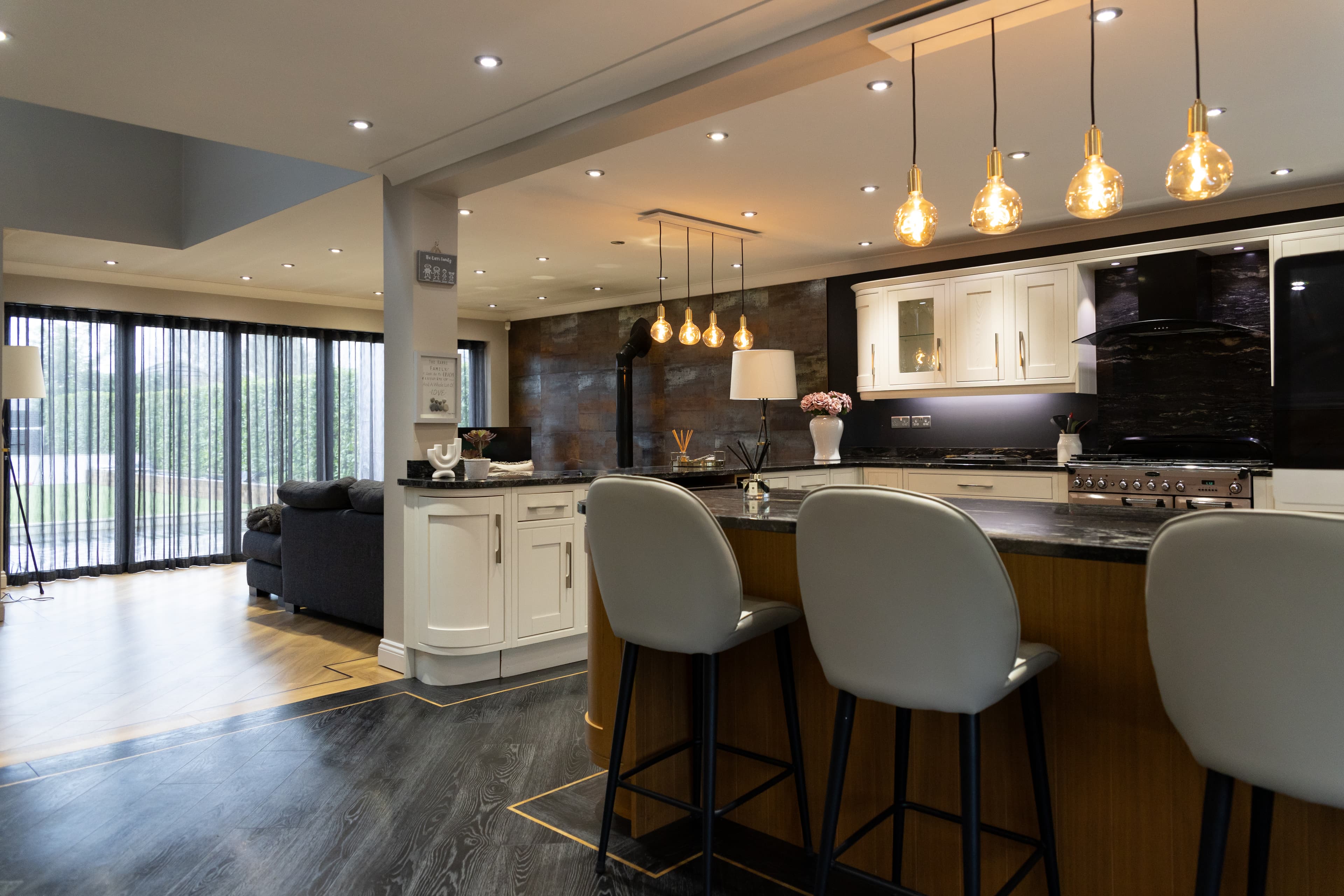 The Luxury House - Premium holiday rental in East Yorkshire with private pool and elegant architecture